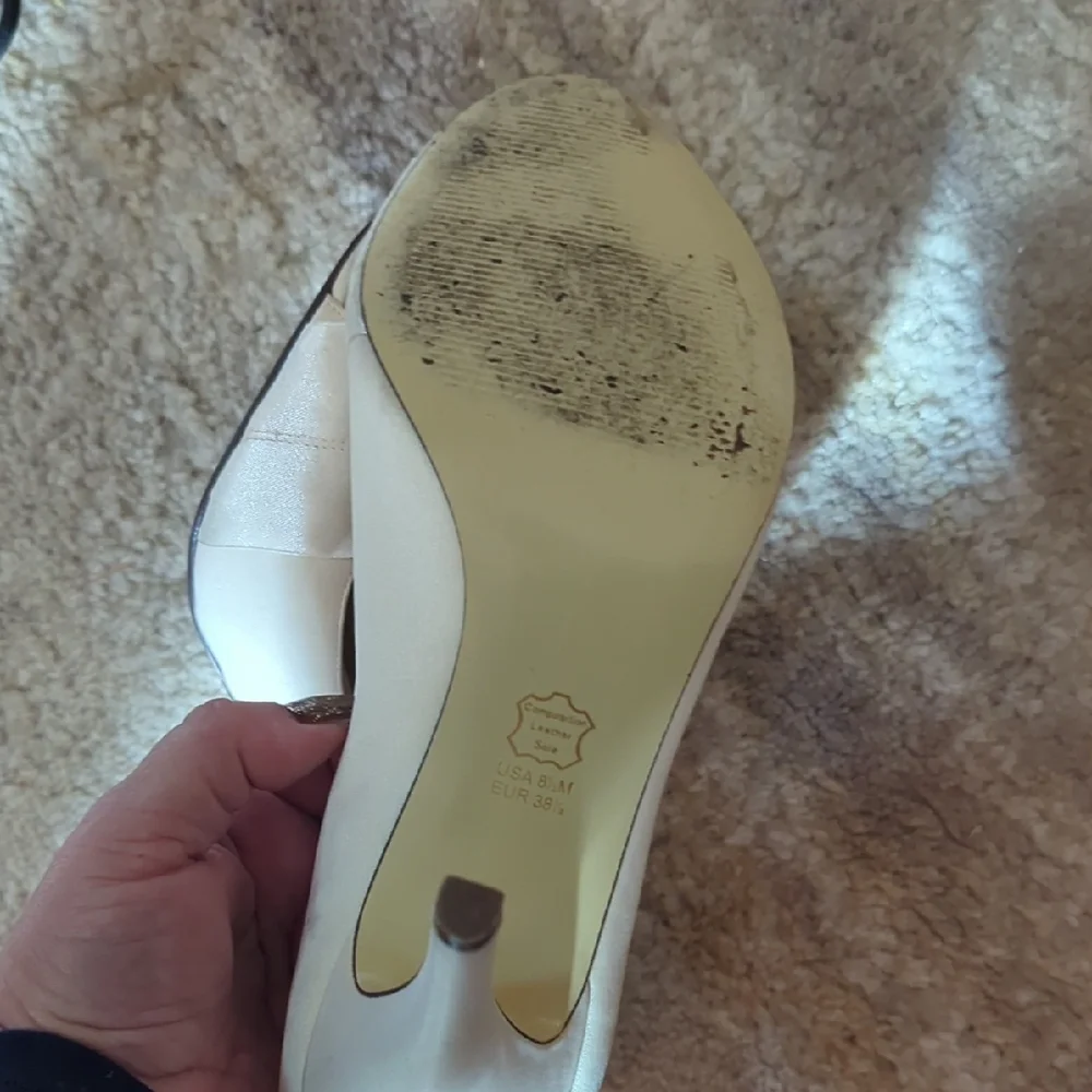Vintage Nina Ivory Heels with Elegant Ruffle. Lovingly Pre-owned. As Is.